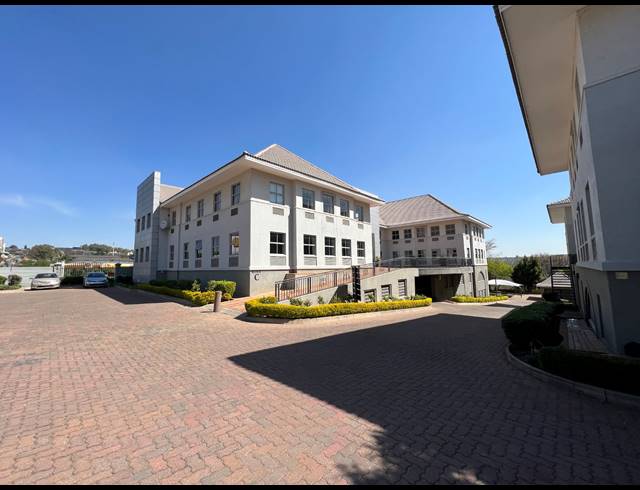 130M² OFFICE TO LET IN HYDE PARK